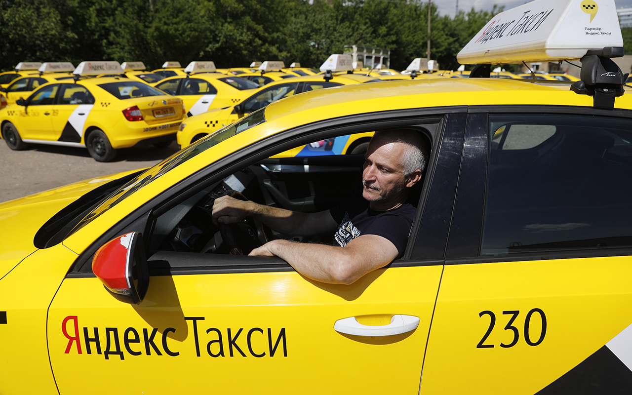 Водитель такси омск